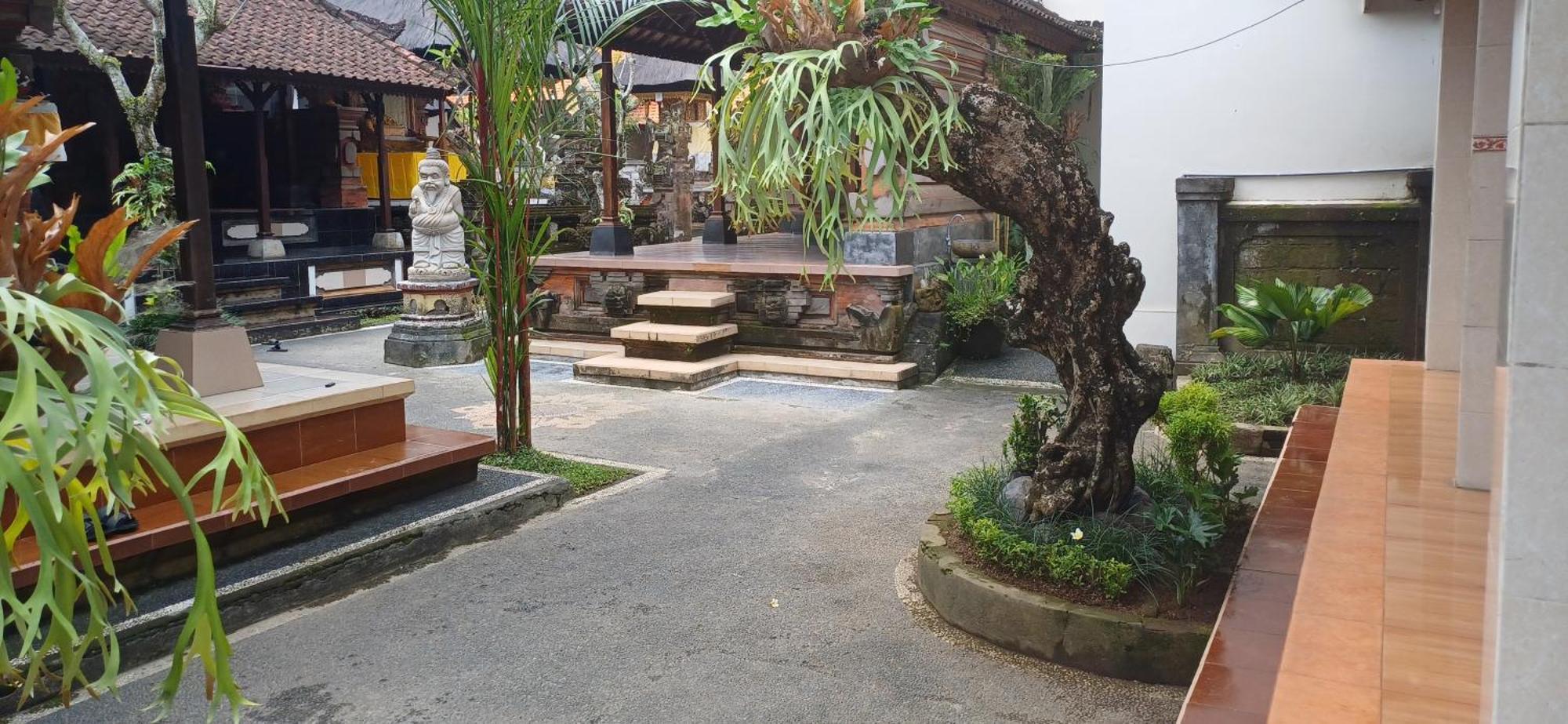 Nugraha Guesthouse 1 Ubud Exterior foto