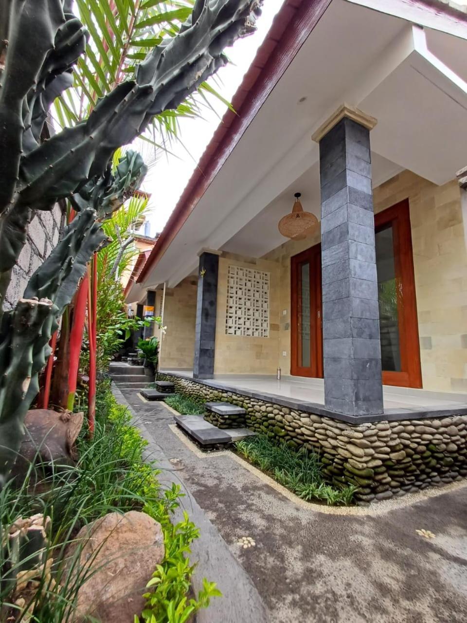 Nugraha Guesthouse 1 Ubud Exterior foto