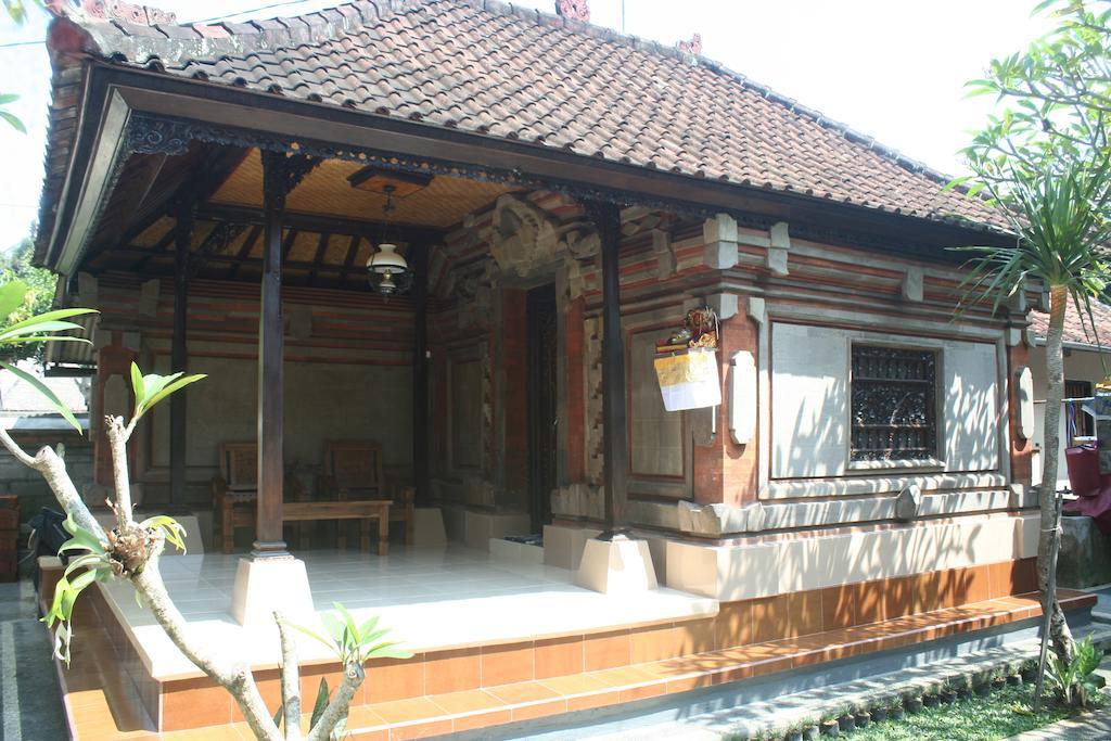 Nugraha Guesthouse 1 Ubud Exterior foto